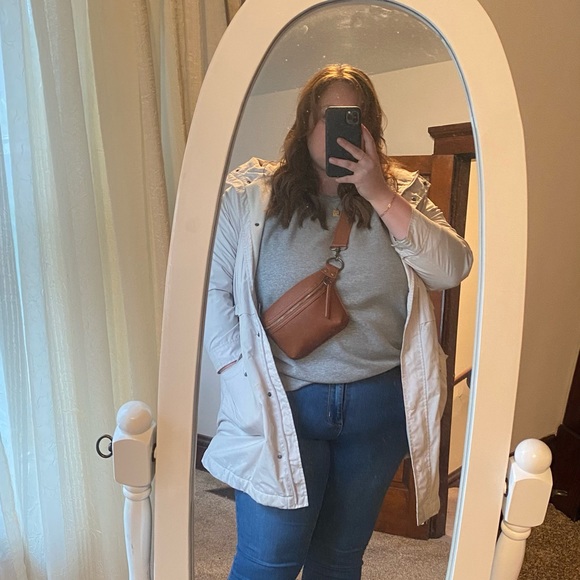 Meet your Posher, Sierra - Picture 7 of 14